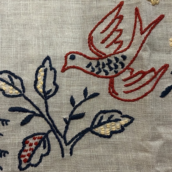 Antique linen embroidered table cloth - Picture 3 of 4